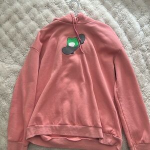 Oversized pink sweater with frog art
